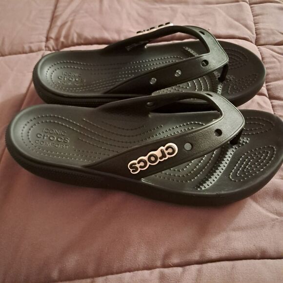 Crocs Flip Flops Women's 8 Black Croslite Lightweight Classic Logo Rubber Comfy - Picture 2 of 6